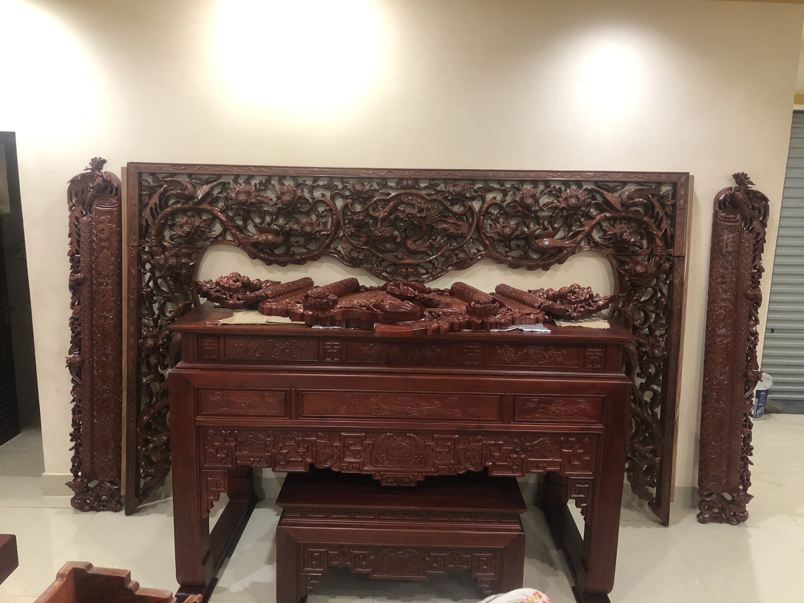 BÀN THỜ TRUYỆN GỖ HƯƠNG VÂN 2m17 x 1m27 x 127