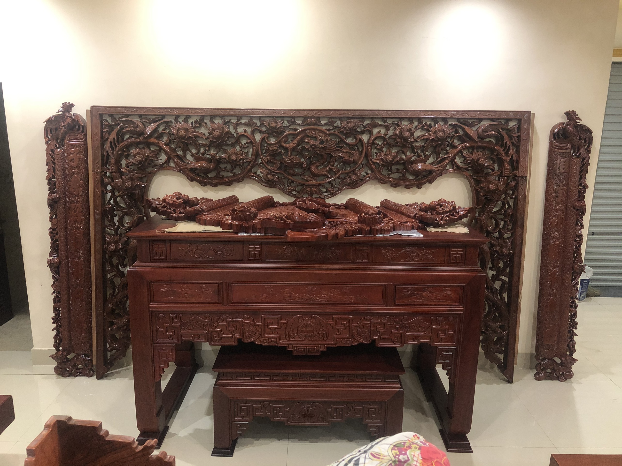 BÀN THỜ TRUYỆN GỖ HƯƠNG VÂN 2m17 x 1m27 x 127