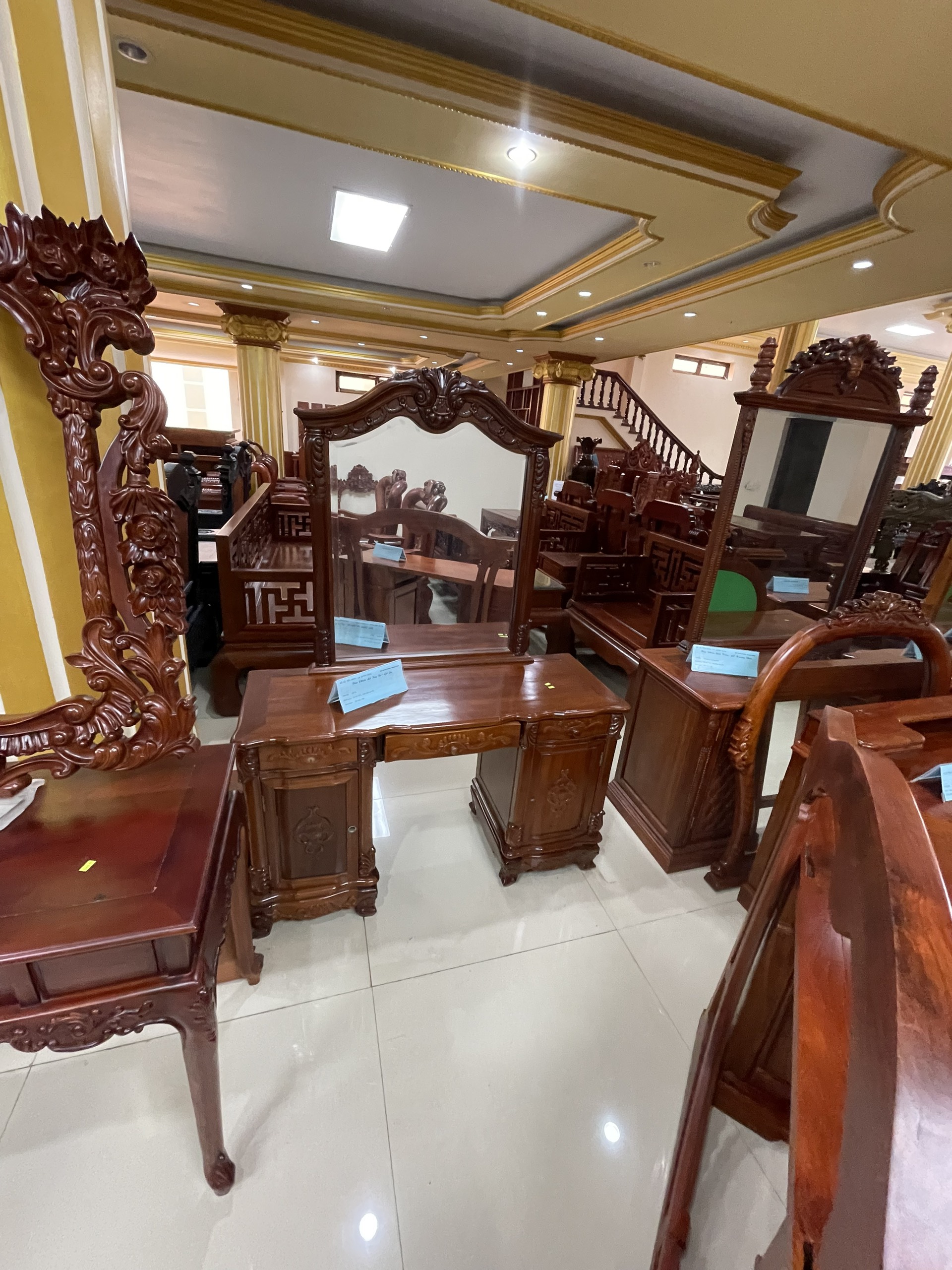 BÀN PHẤN GỖ GỤ