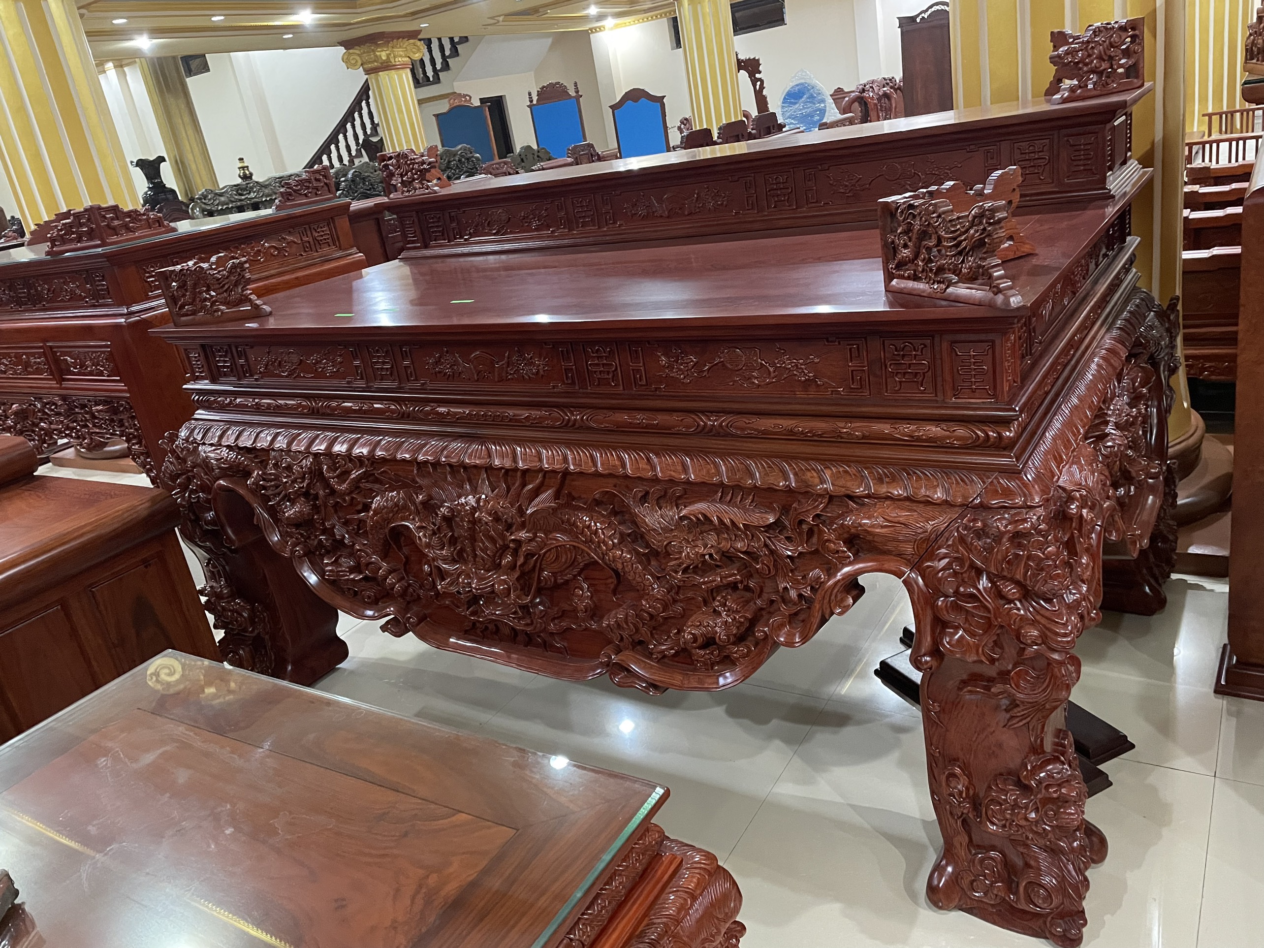 BÀN THỜ TỨ LINH GỖ HƯƠNG ĐÁ