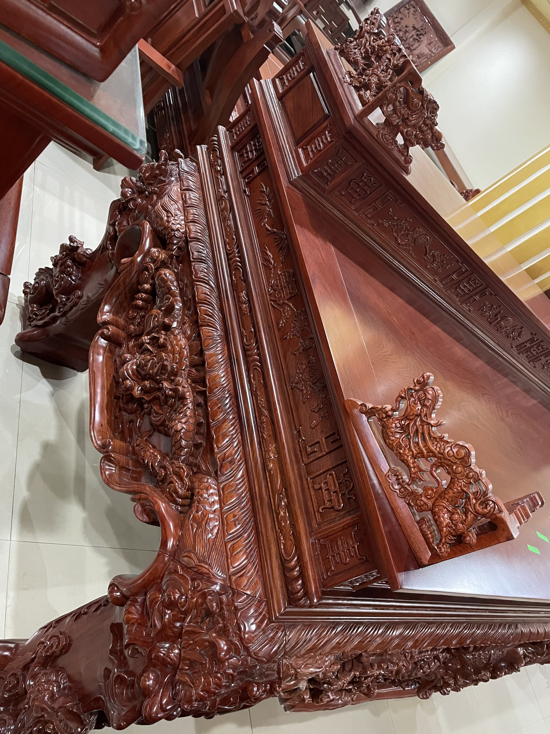 BÀN THỜ TỨ LINH GỖ HƯƠNG ĐÁ
