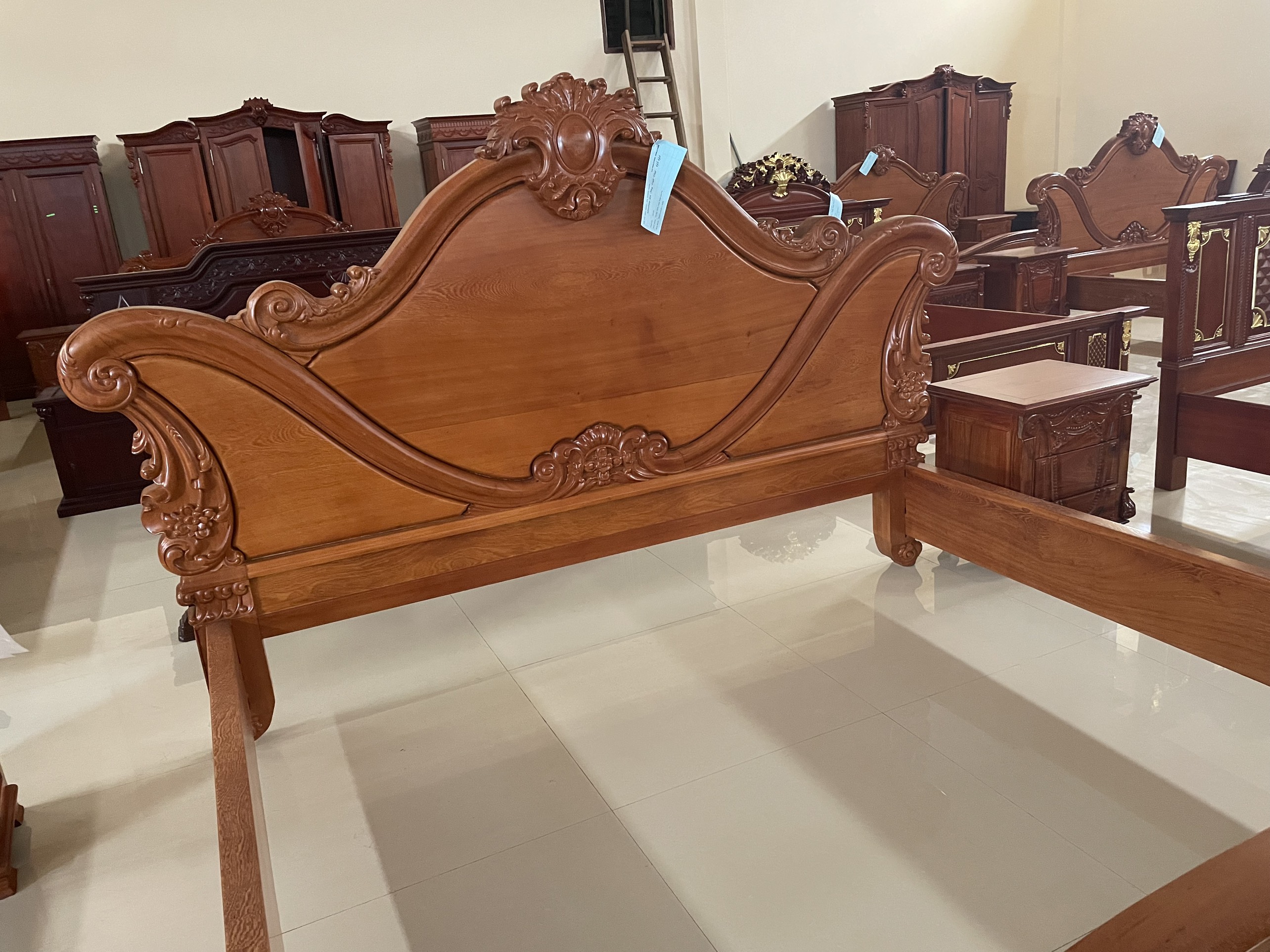 GIƯỜNG LÁ TAY 1,80 x 2m