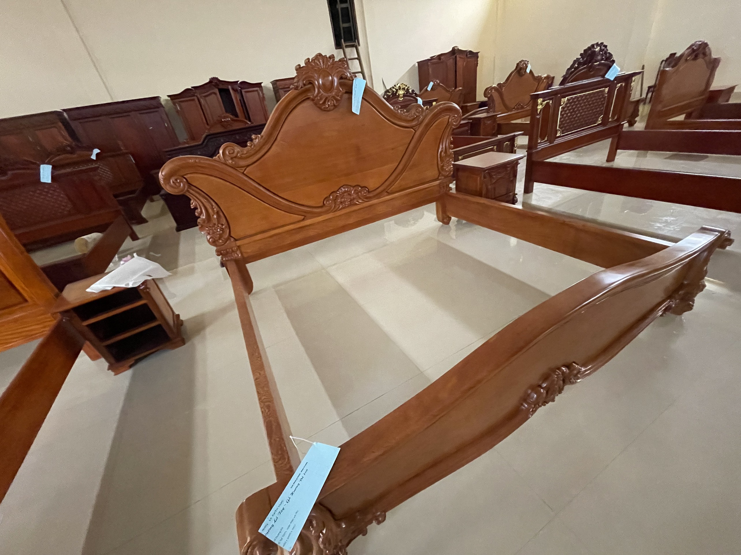 GIƯỜNG LÁ TAY 1,80 x 2m