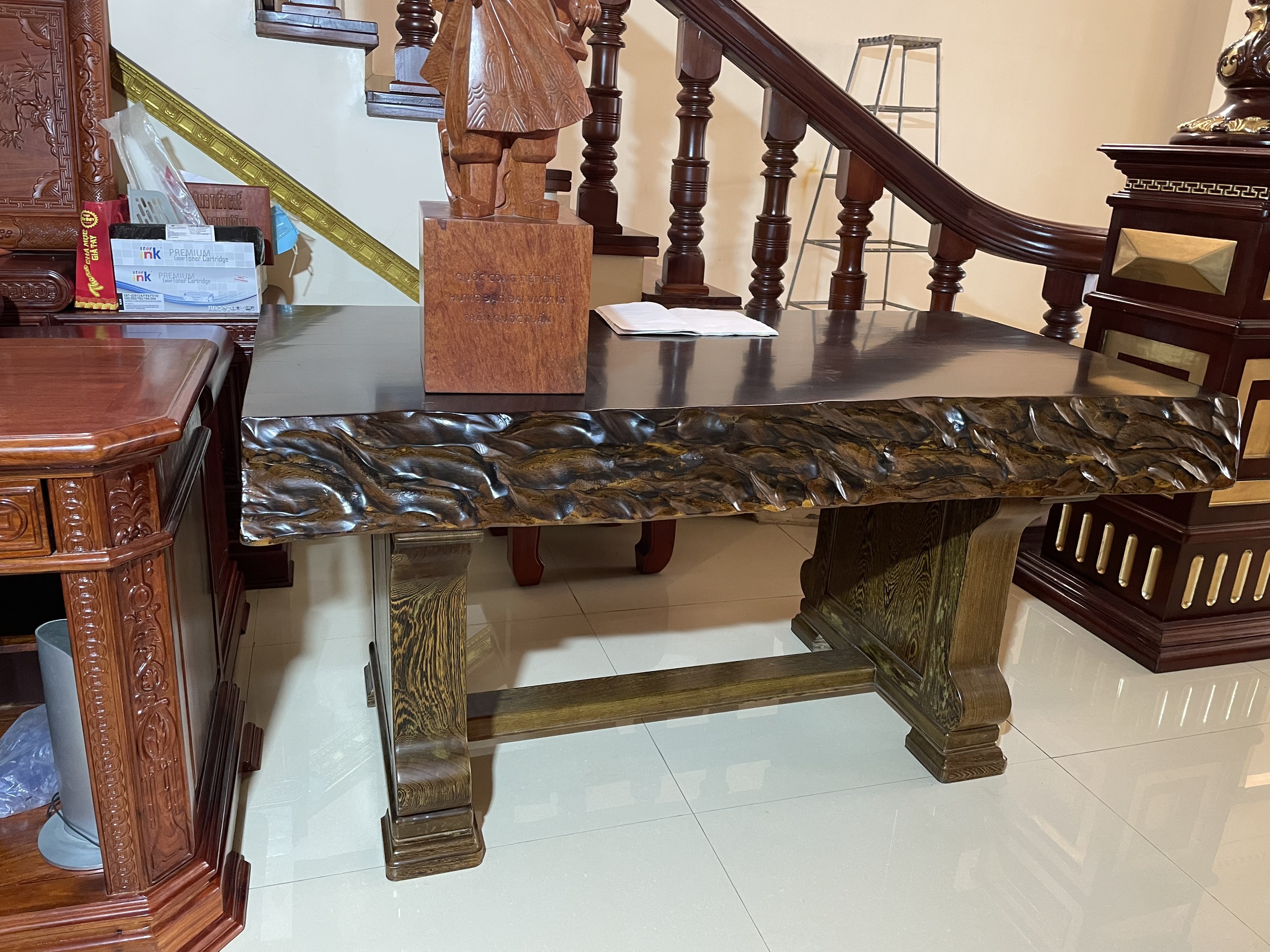 BÀN LÀM VIỆC GỖ MUN ĐUÔI CÔNG