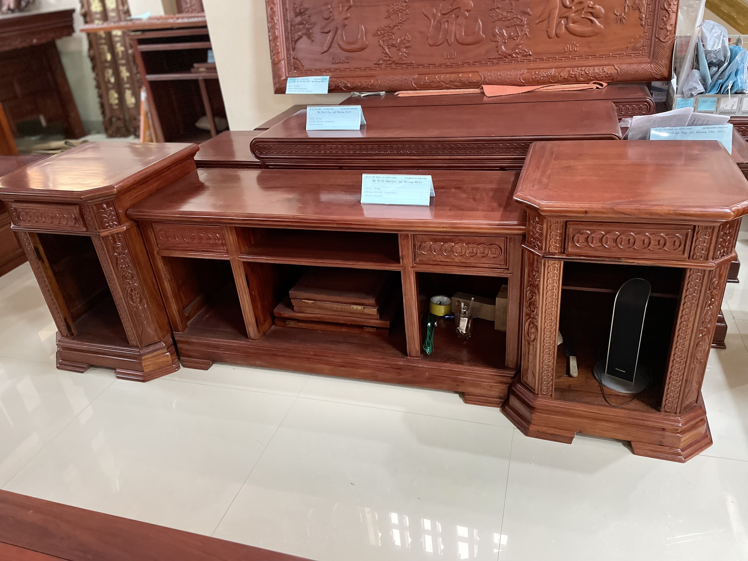 KỆ TIVI ĐỒNG TIỀN 2m40