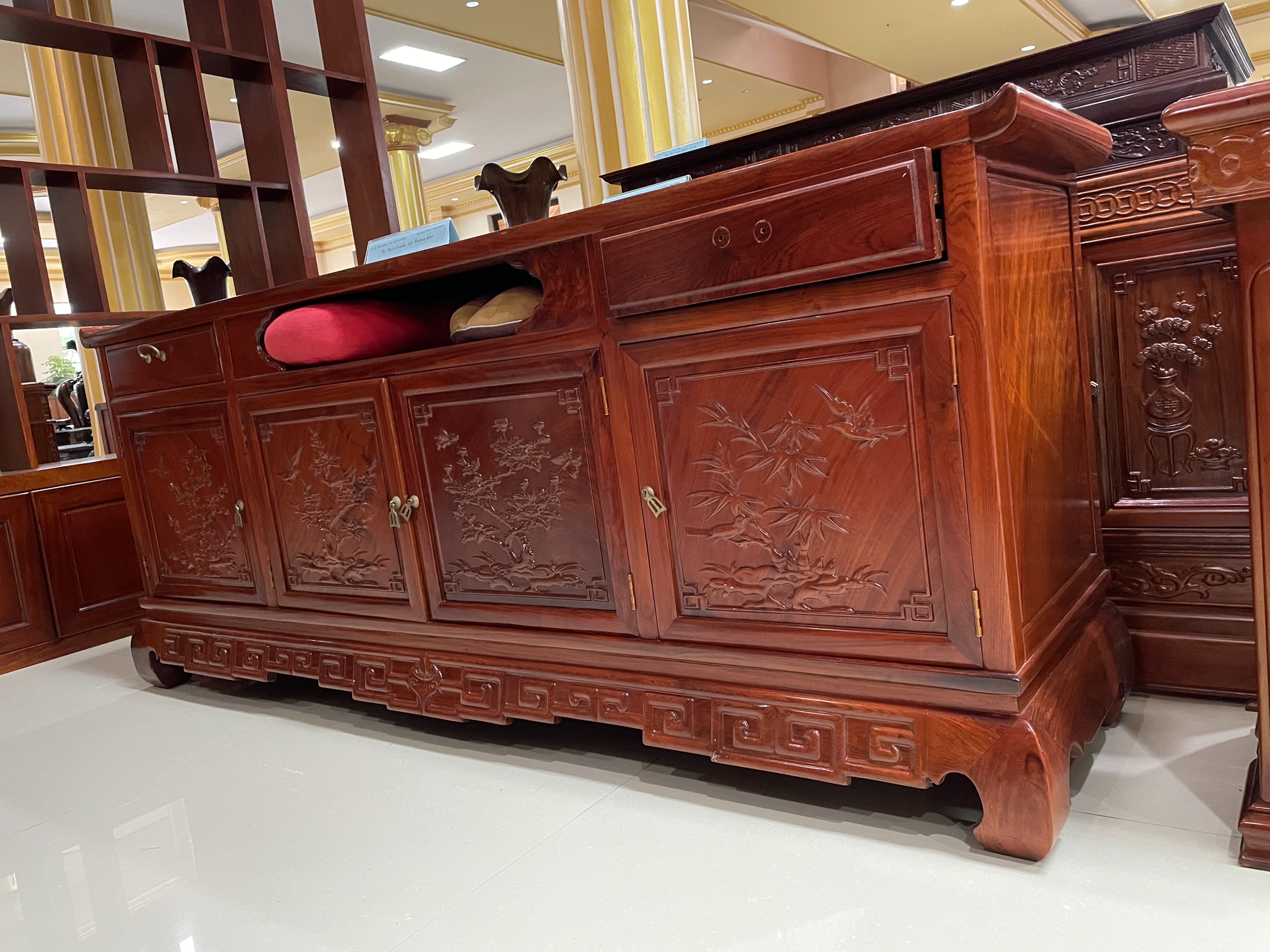 KỆ TIVI ĐỒNG TIỀN 2m40