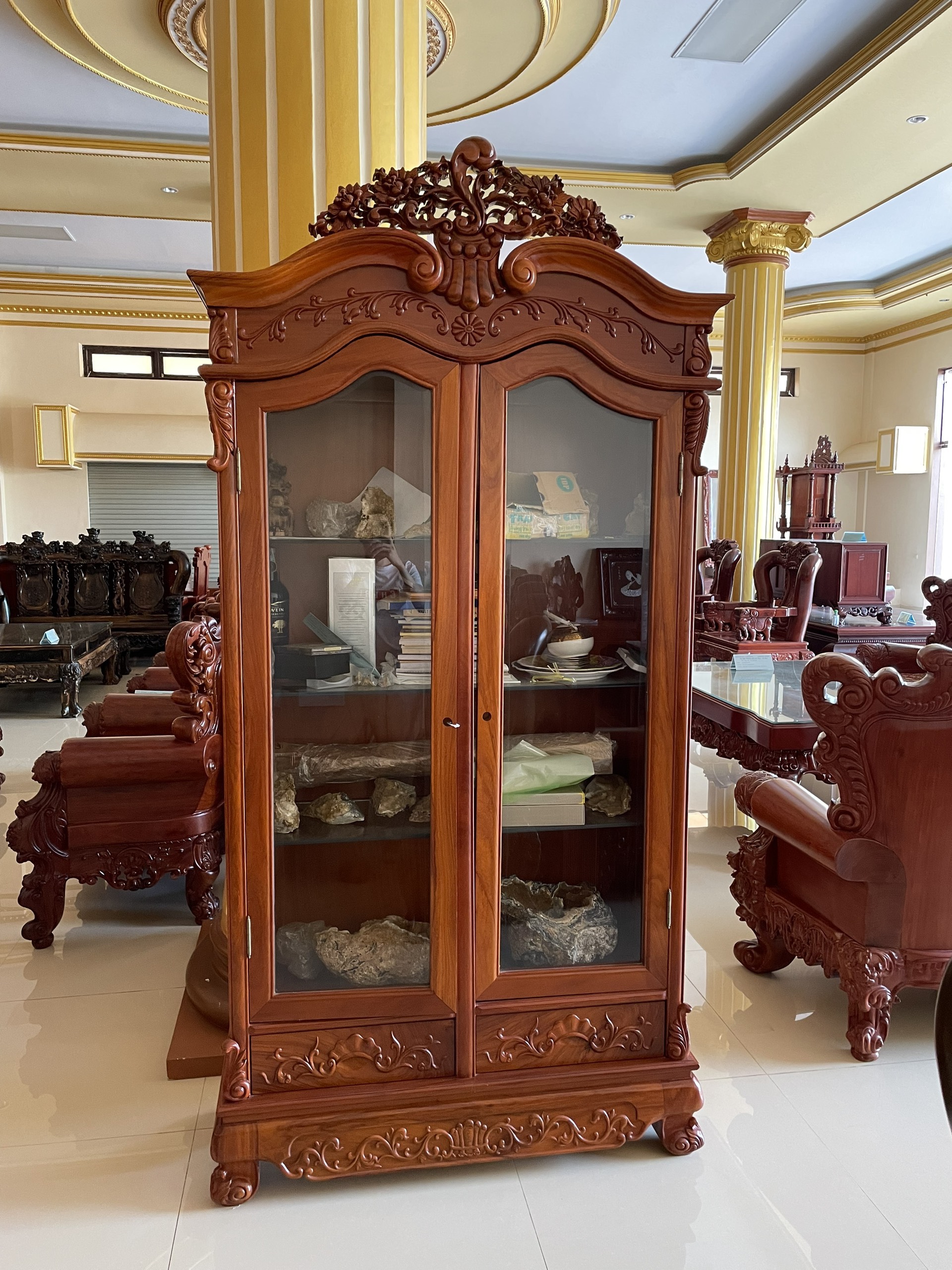 TỦ RƯỢU GỖ GÕ