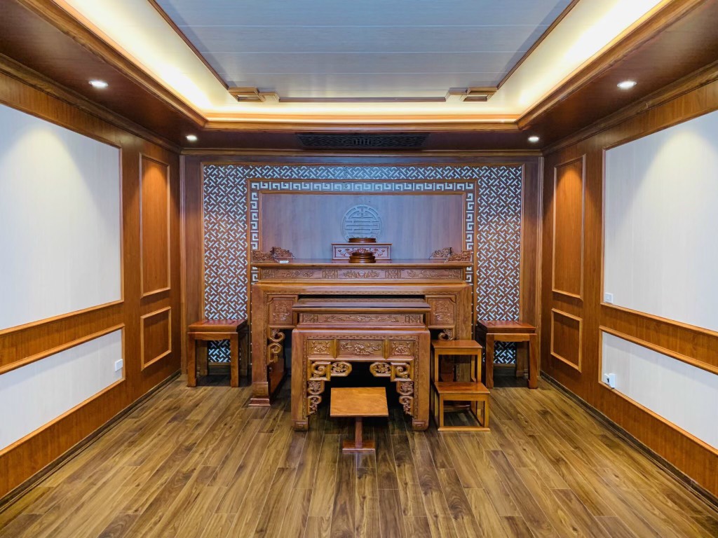BÀN THỜ TRUYỆN GỖ HƯƠNG