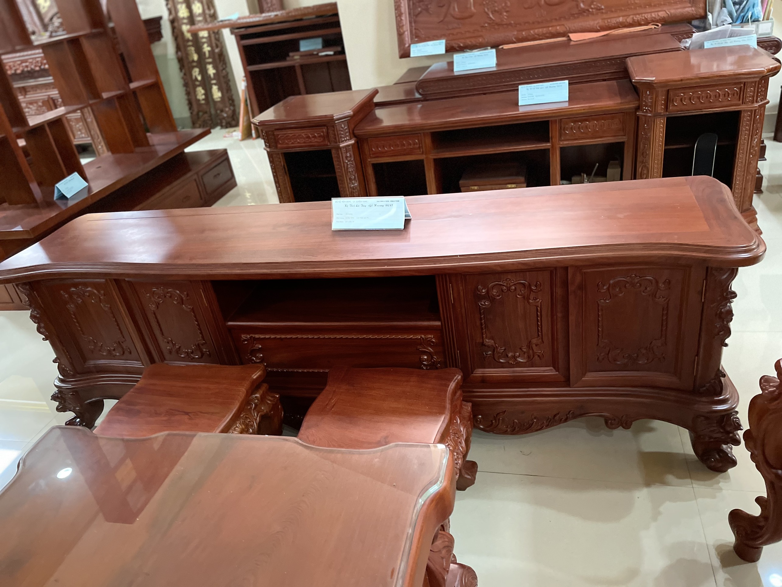 KỆ LÁ TÂY GỖ HƯƠNG 2M17