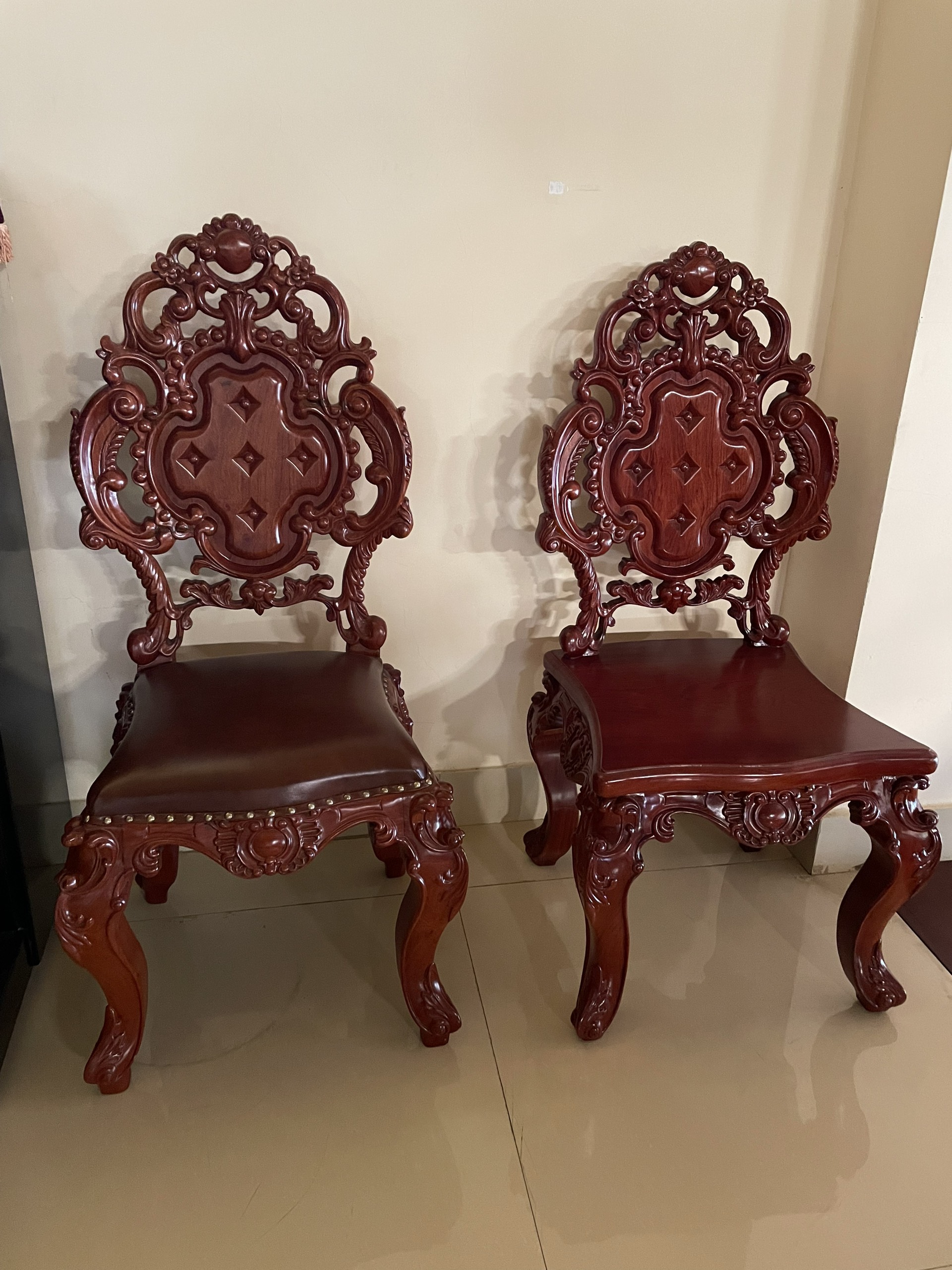 GHẾ ĂN LÁ TÂY
