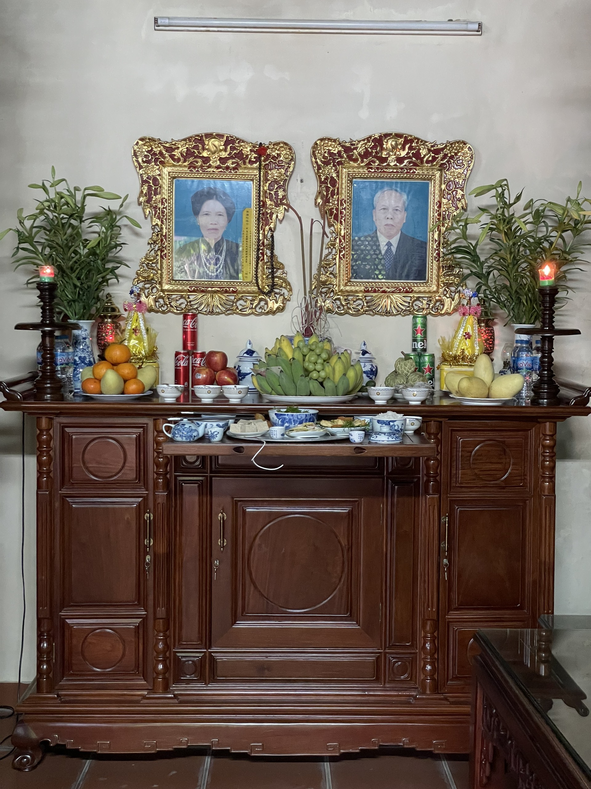 TỦ THỜ GỖ HƯƠNG