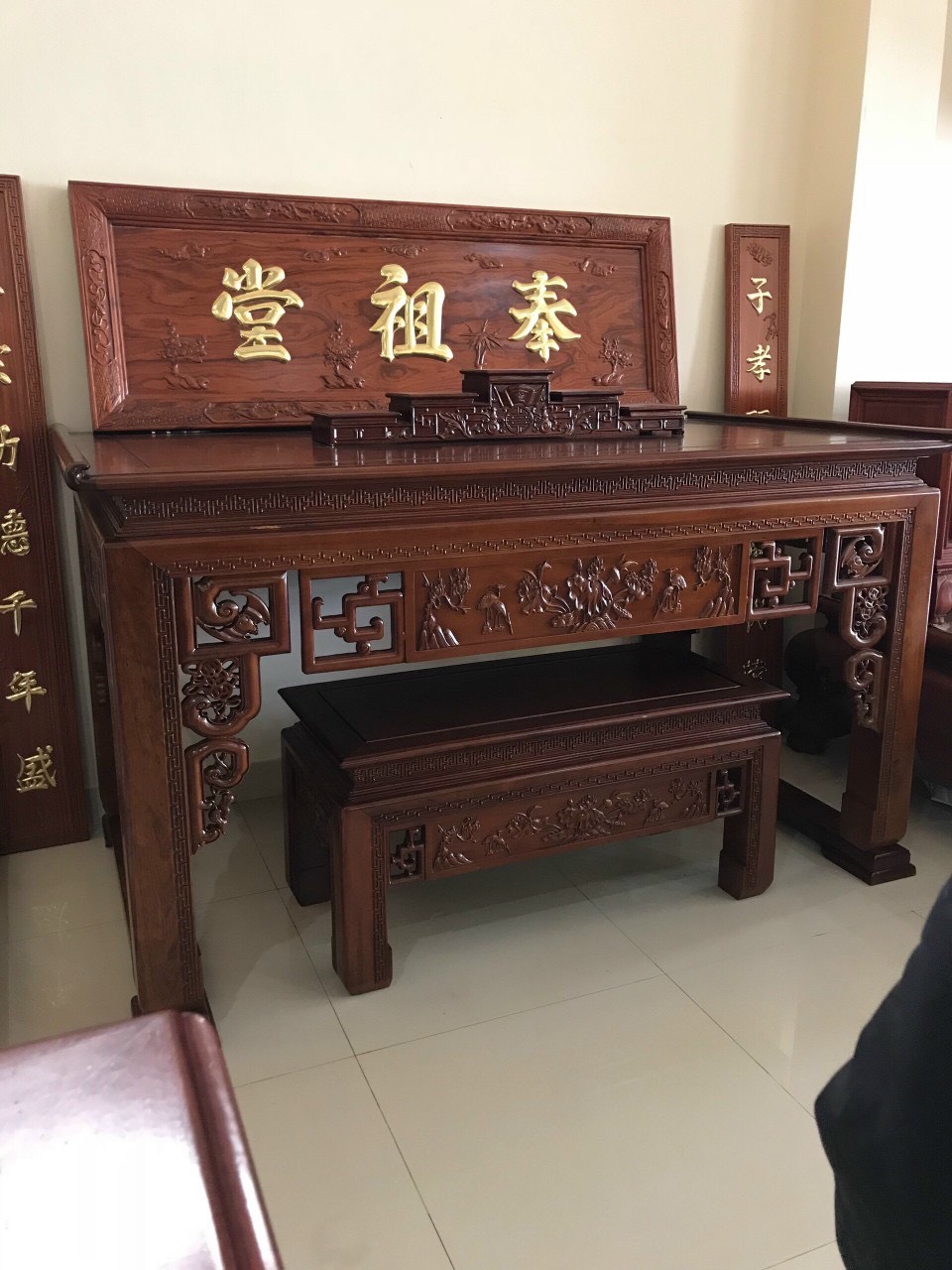 BÀN THỜ SEN GỖ HƯƠNG