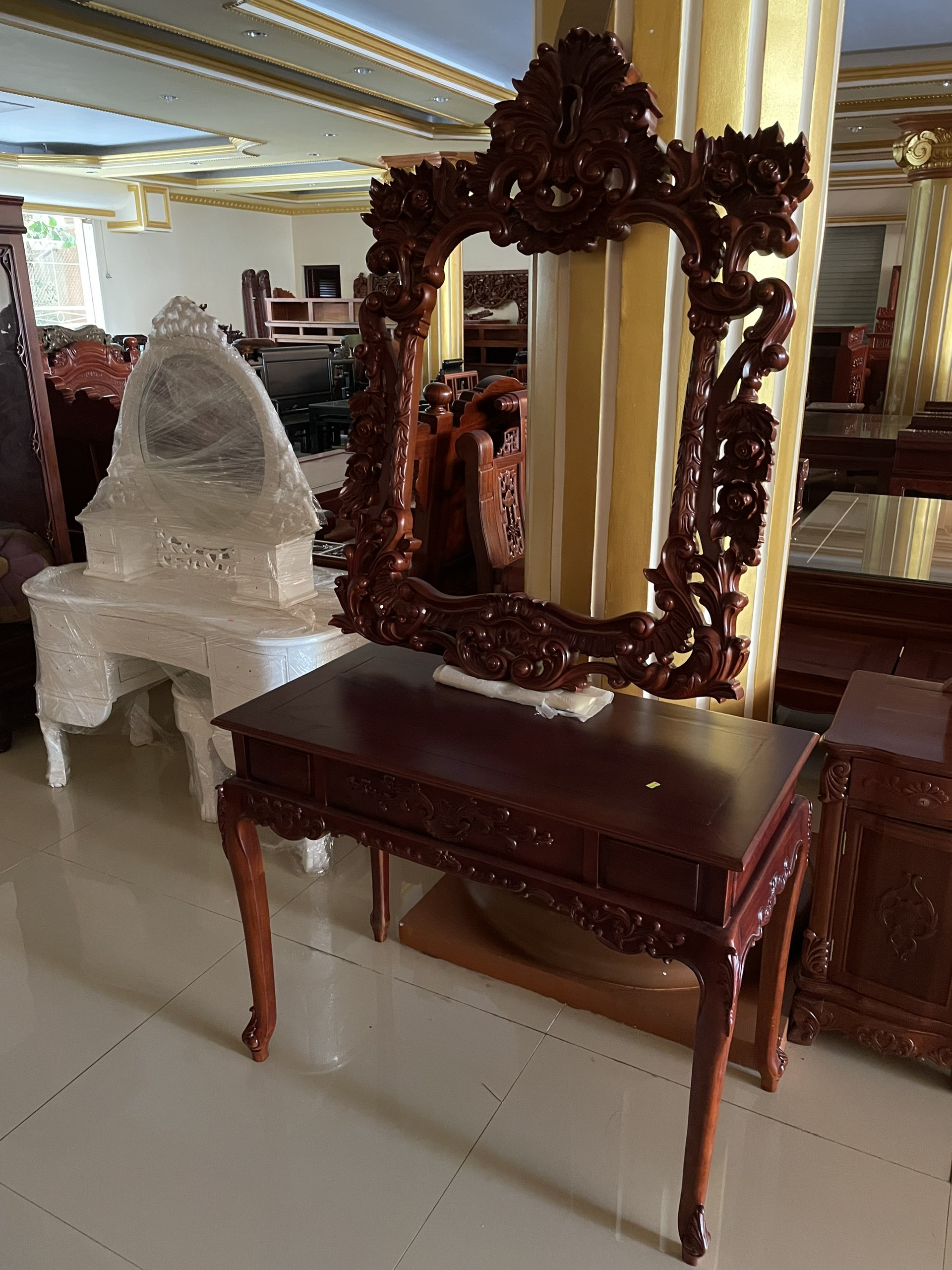 BÀN PHẤN LÁ TÂY