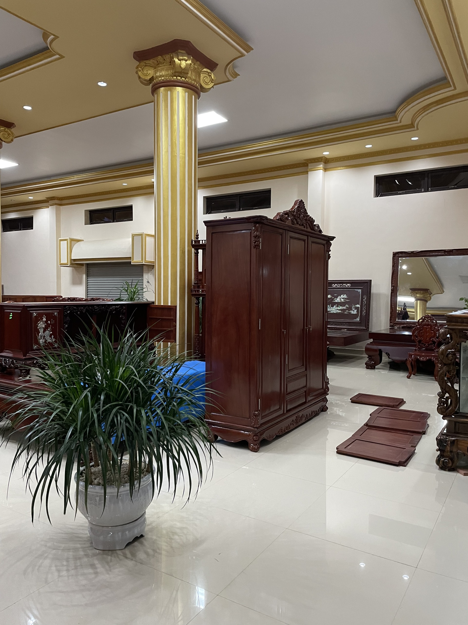 TỦ QUẦN ÁO GỖ GỤ - 3 CÁNH