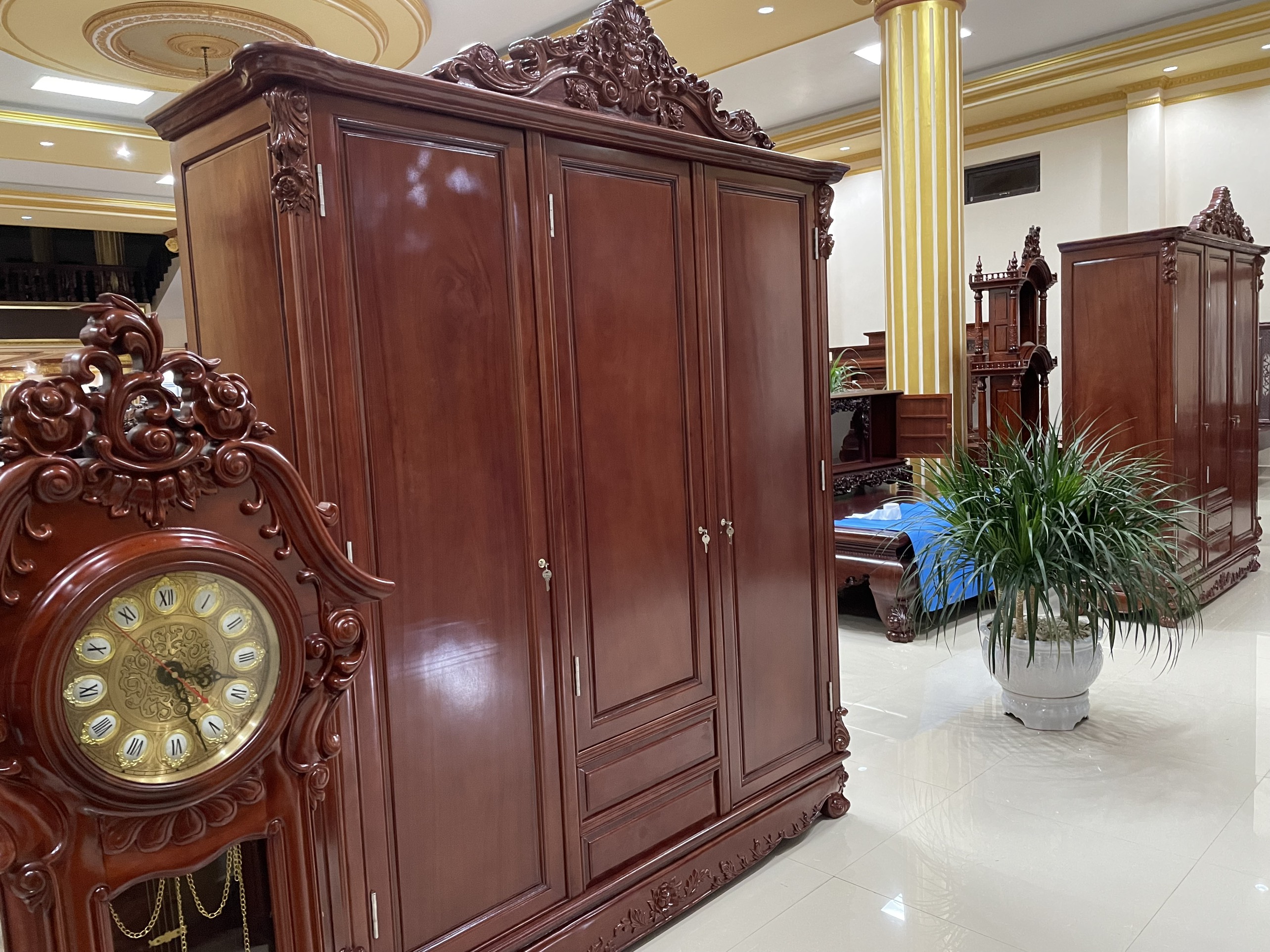 TỦ QUẦN ÁO GỖ GỤ - 3 CÁNH