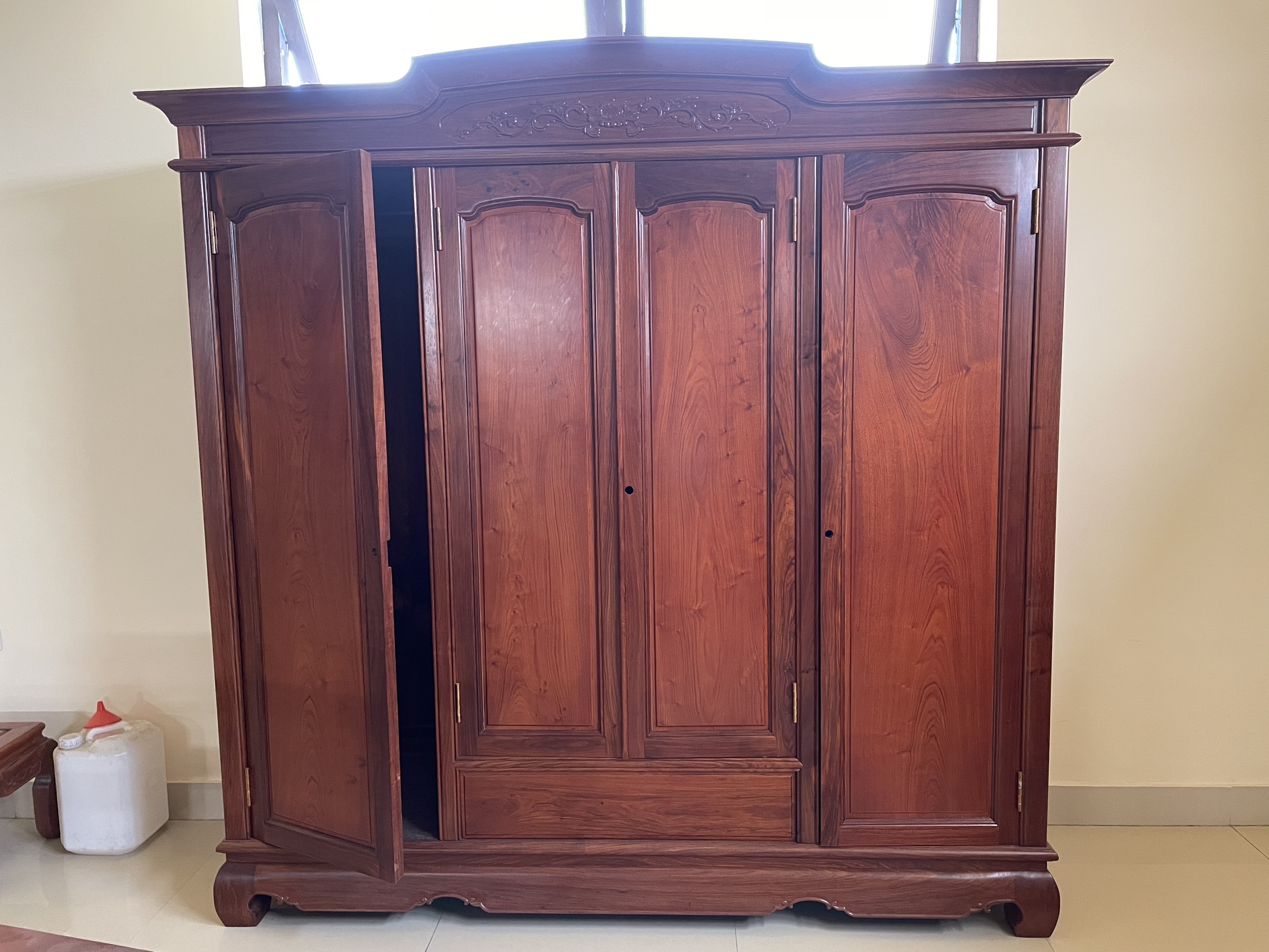 TỦ QUẦN ÁO GỖ HƯƠNG - ĐÌNH CONG - 4 CÁNH - 2M17