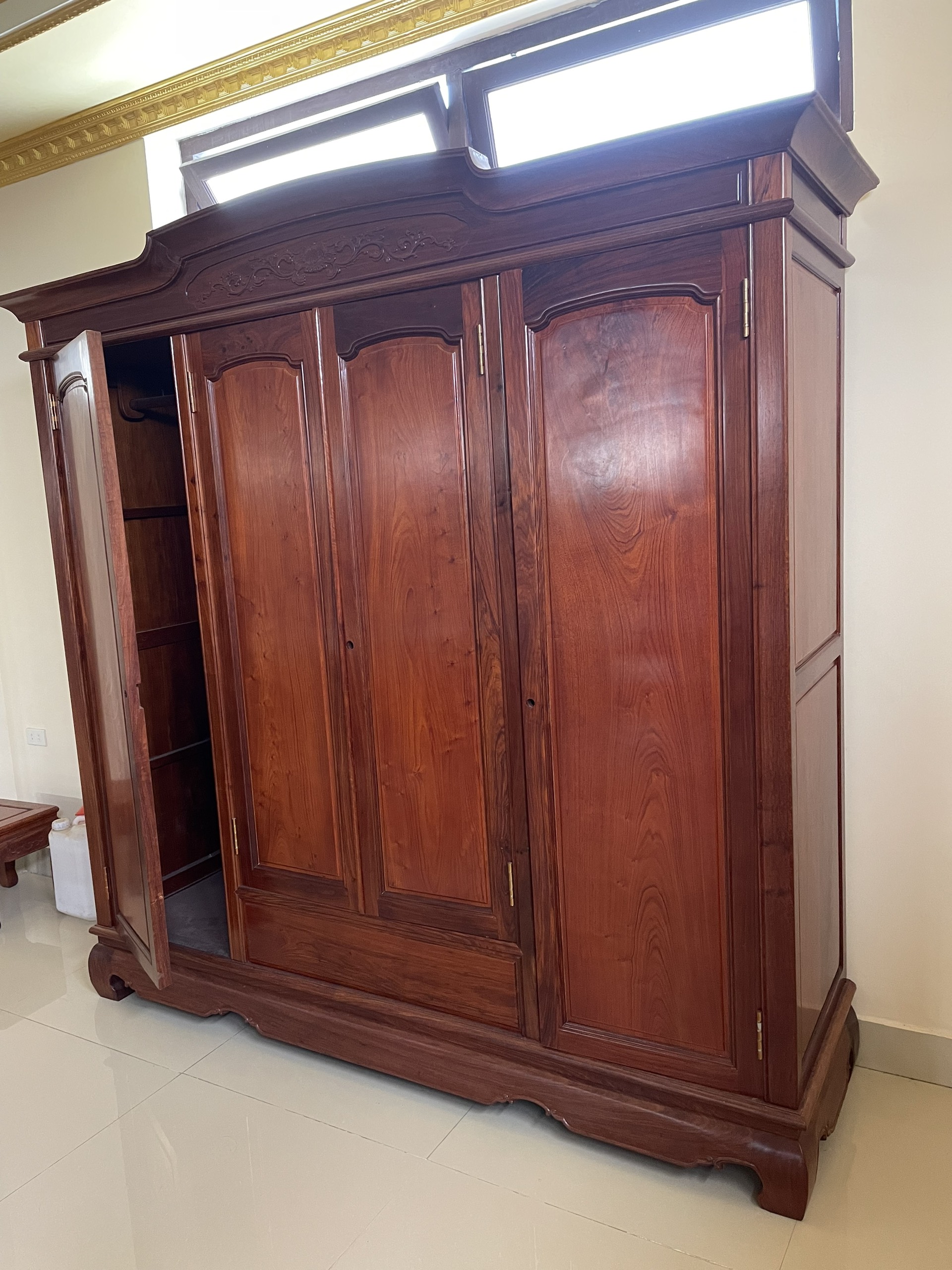 TỦ QUẦN ÁO GỖ HƯƠNG - ĐÌNH CONG - 4 CÁNH - 2M17