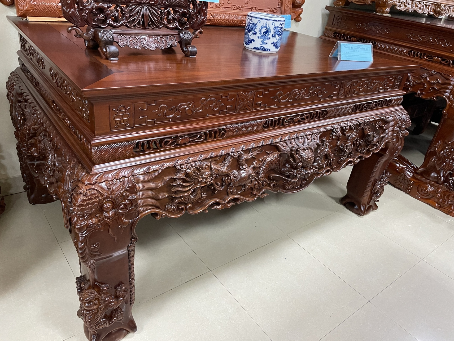 Bàn thờ tứ linh Gụ  Kích thước  2m17 x 107 cao 117