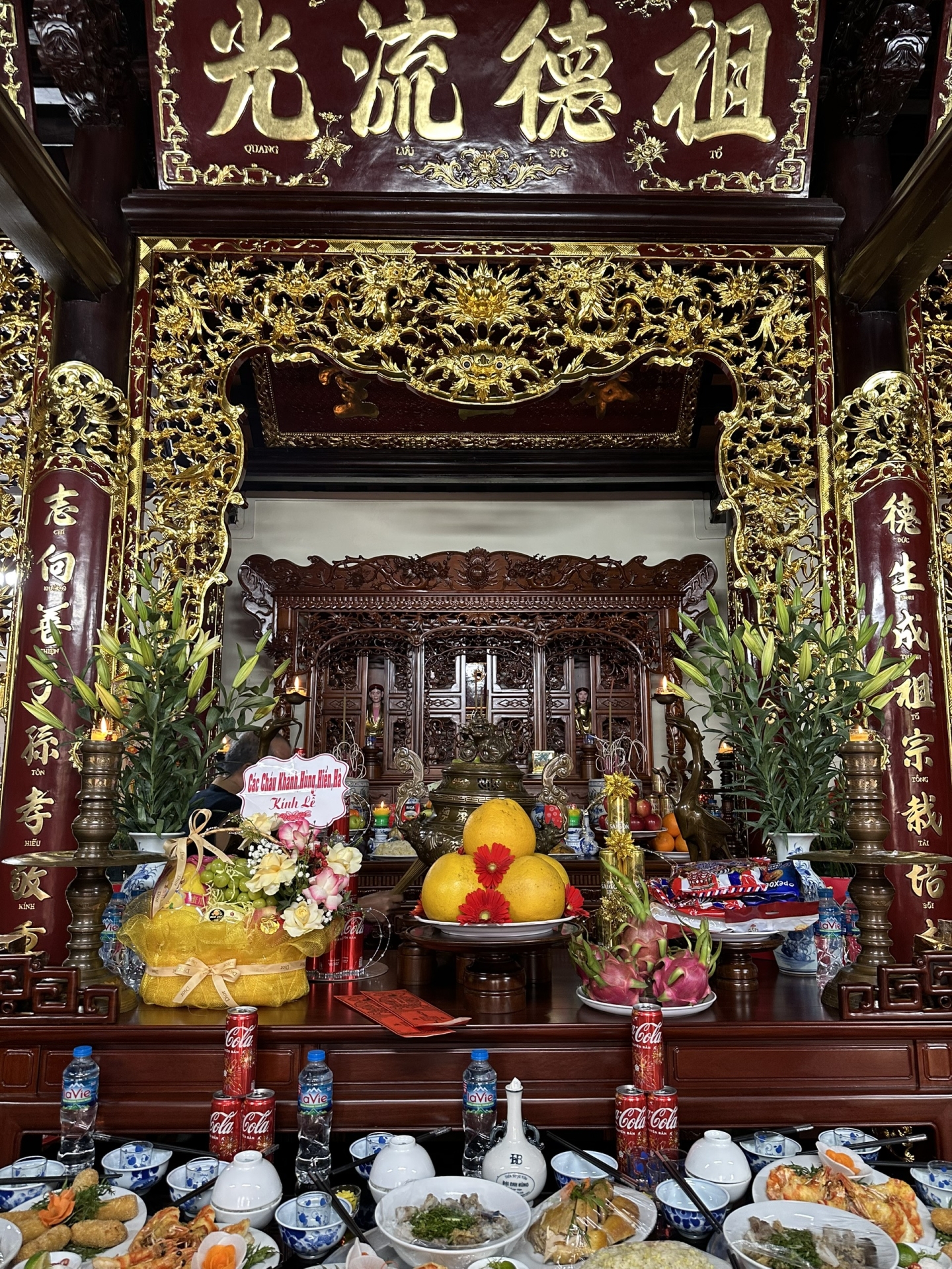 Thiết kế phòng thờ Cửa võng  - Câu Đối - Cuốn Thư