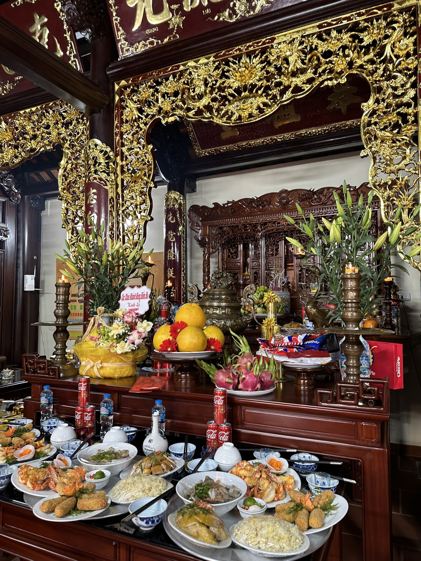 Thiết kế phòng thờ Cửa võng  - Câu Đối - Cuốn Thư
