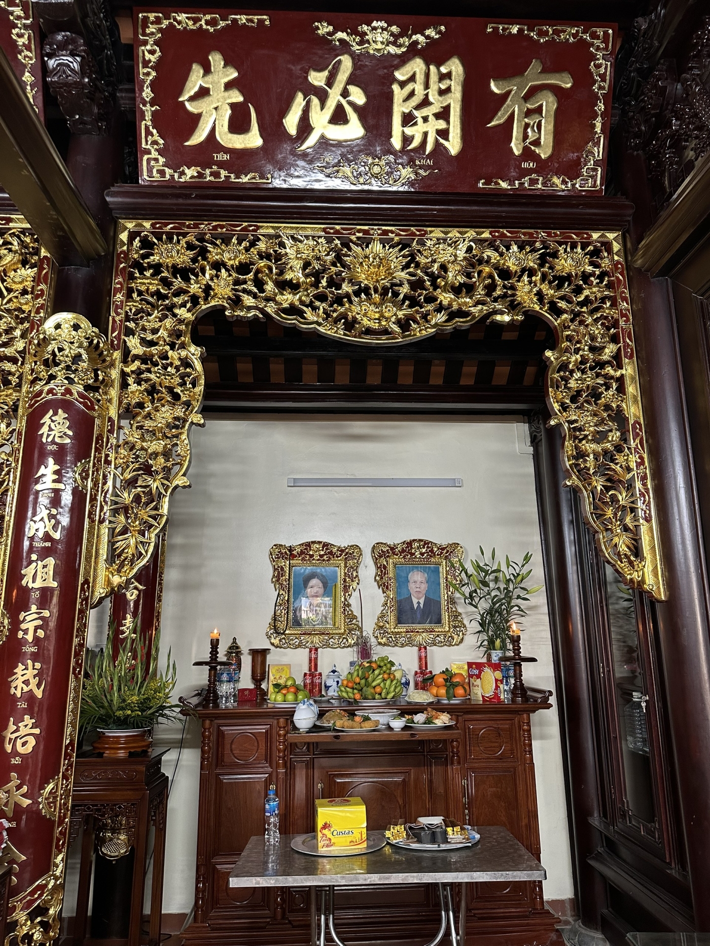 Thiết kế phòng thờ Cửa võng  - Câu Đối - Cuốn Thư