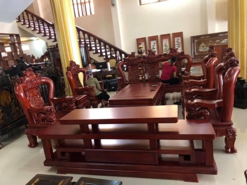 Quốc nghệ 10 món - Kệ tivi hương đá