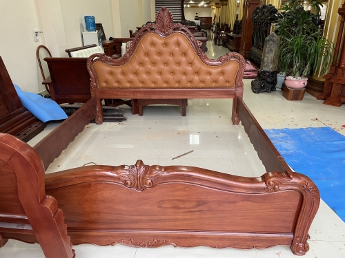 Giường Hoàng Gia