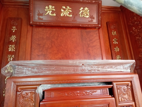 Vách ốp phòng thờ gỗ Hương Đá
