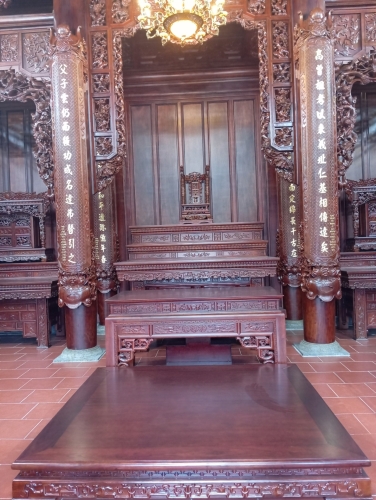 Thiết kế phòng thờ gỗ hương vân nam phi