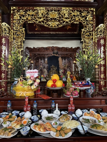 Thiết kế phòng thờ Cửa võng  - Câu Đối - Cuốn Thư